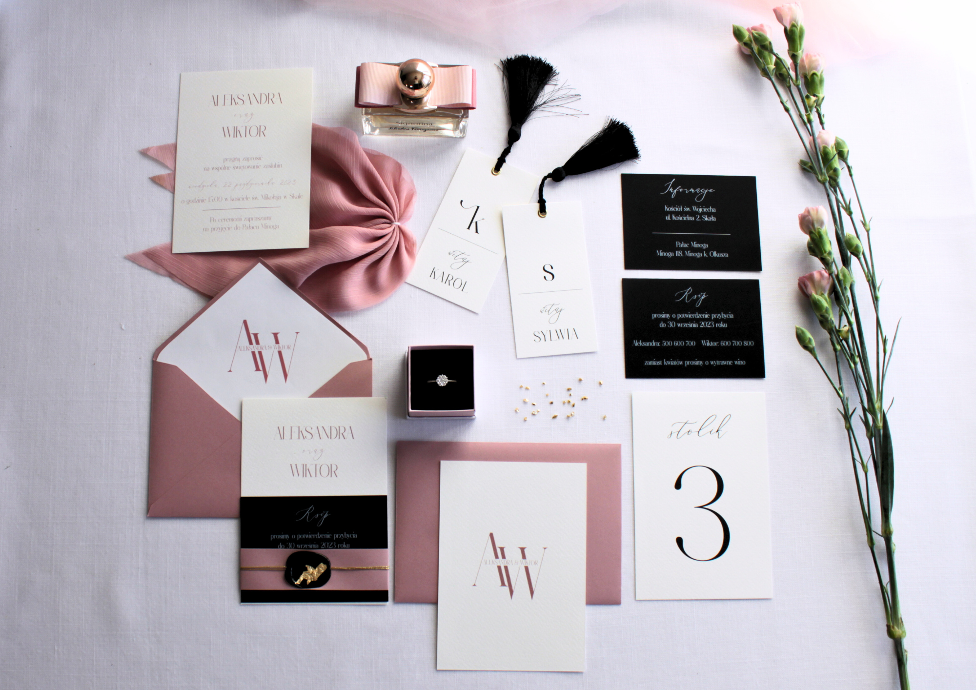 You are currently viewing Przewodnik po papeterii ślubnej – czym jest i z czego się składa?