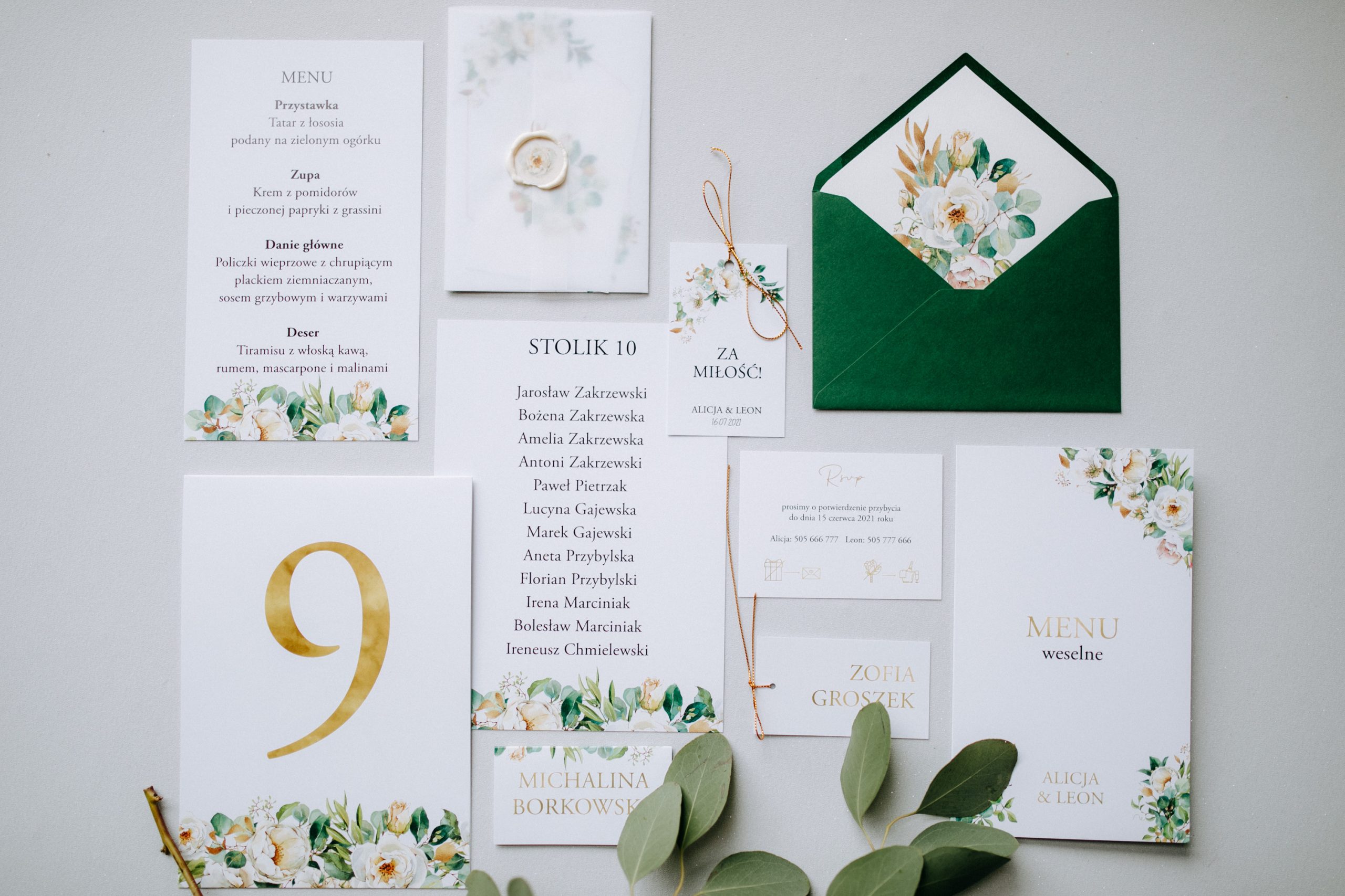 You are currently viewing Ile zaproszeń ślubnych zamówić?