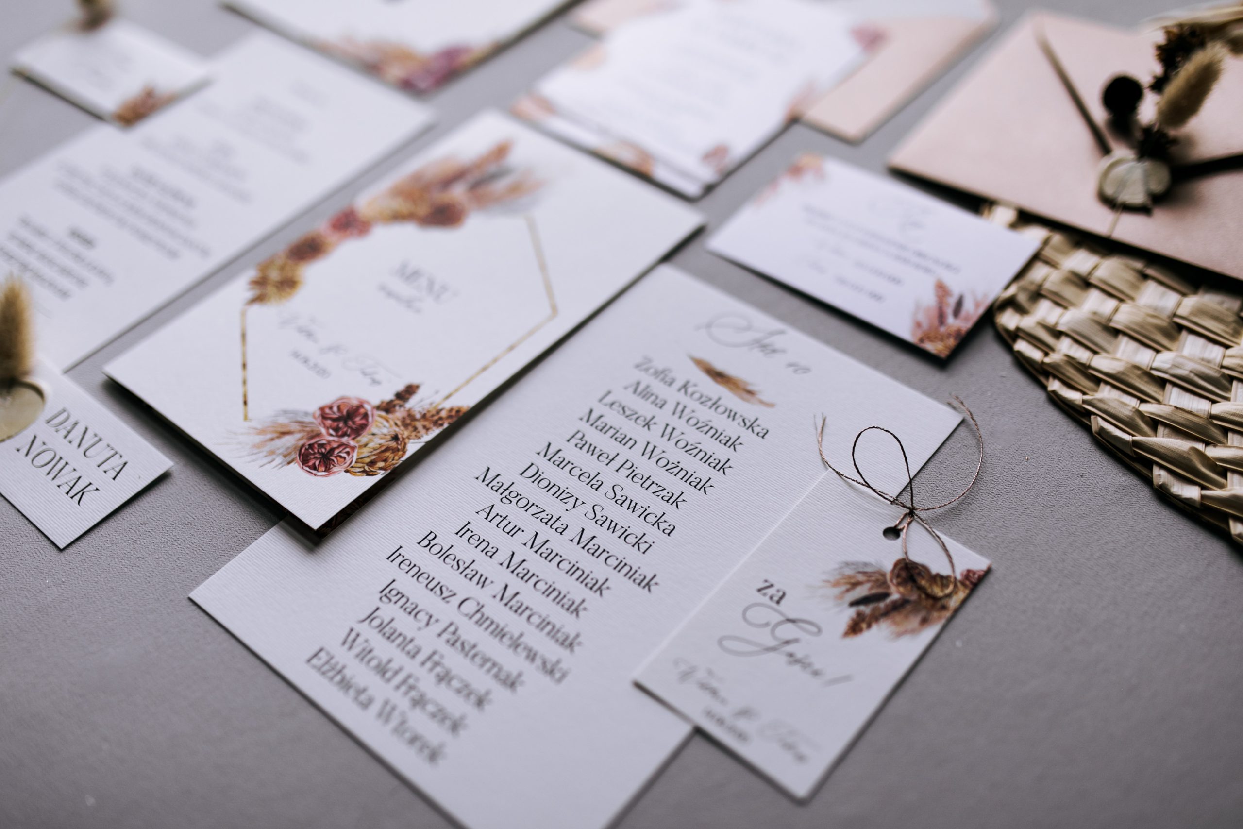 You are currently viewing Kiedy zamawiać zaproszenia ślubne