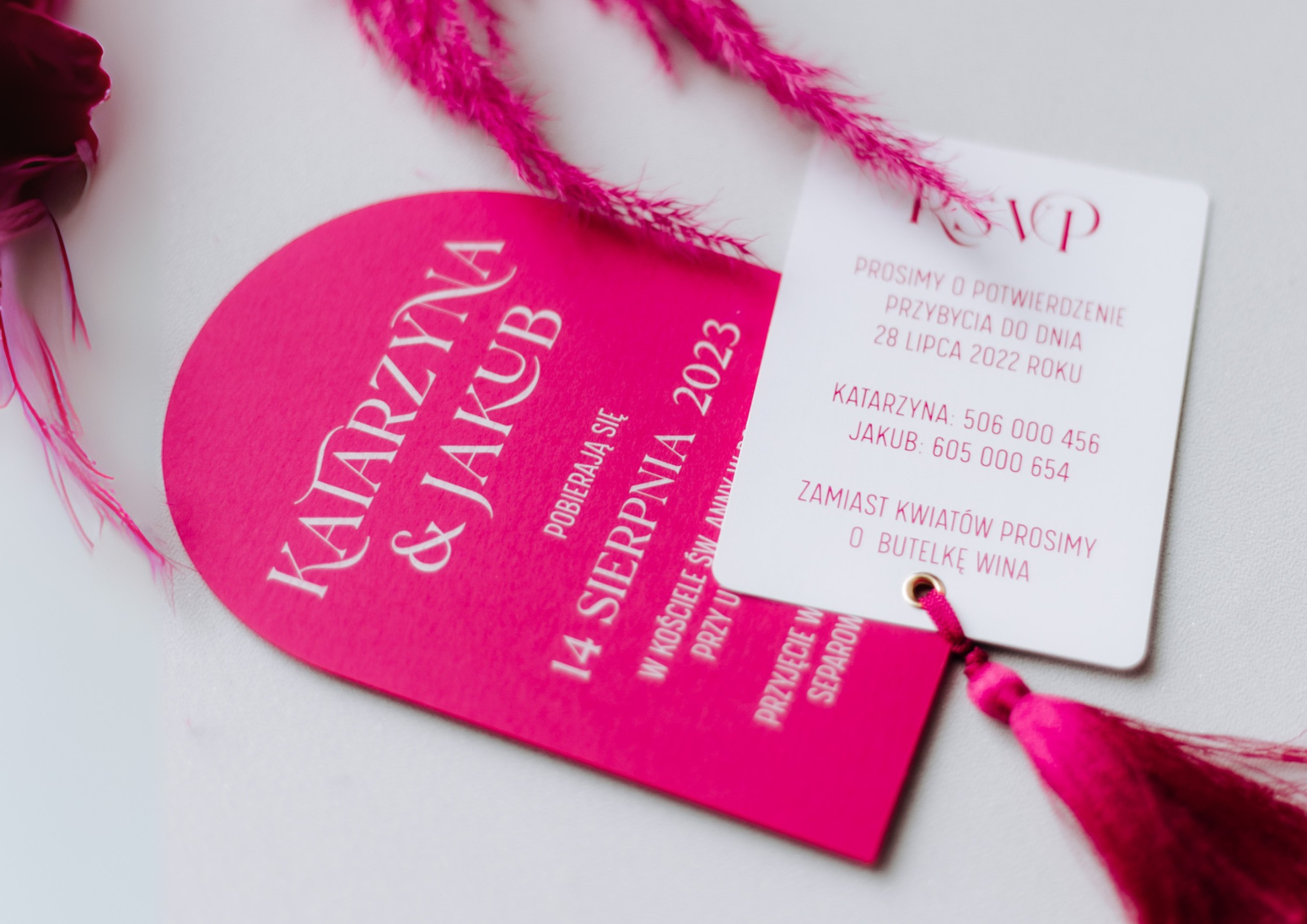 You are currently viewing Winietki, zawieszki i menu – czy są potrzebne? Jak je dobrać do stylu wesela?