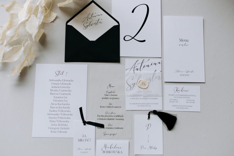 Read more about the article Jak opowiedzieć historię Pary Młodej przez zaproszenia ślubne?